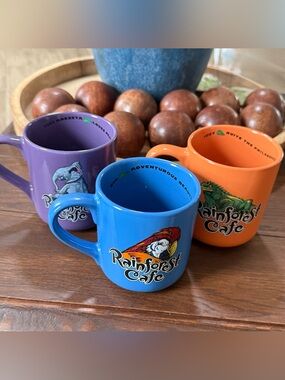 3 VTG Rainforest Cafe 2000 Elephant Tuki Rio Iggy Purple Blue Orange Mugs Set L